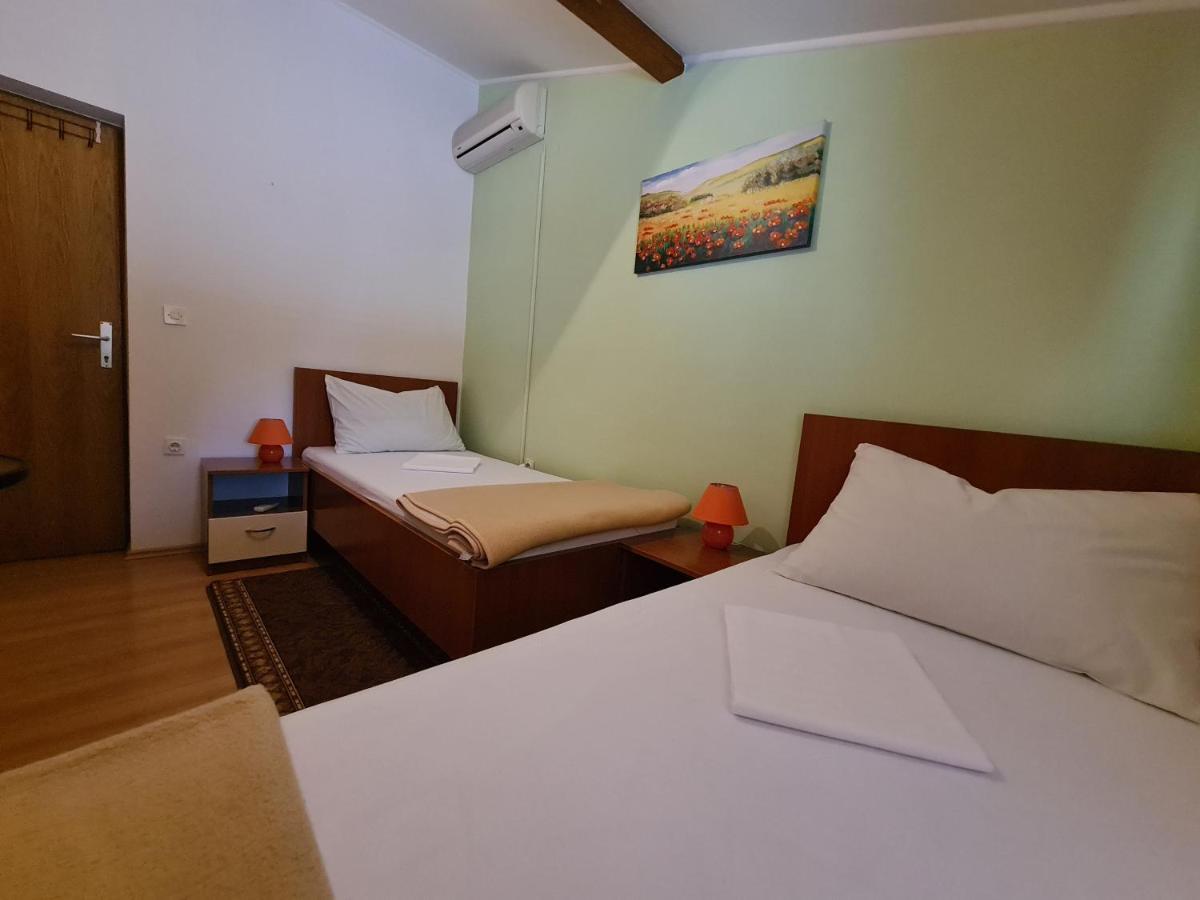 Camp Krka Hotel โลโซวาซ ภายนอก รูปภาพ