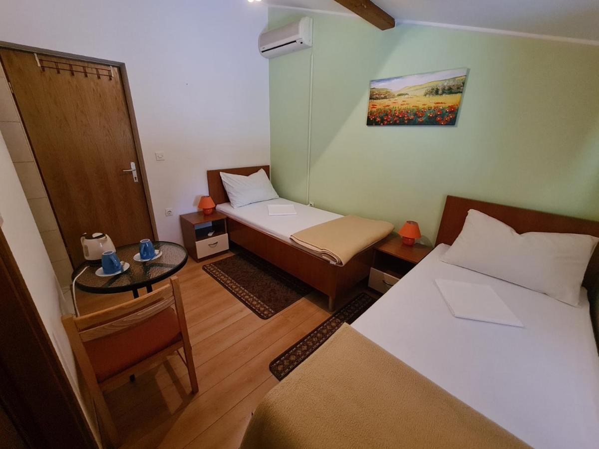 Camp Krka Hotel โลโซวาซ ภายนอก รูปภาพ