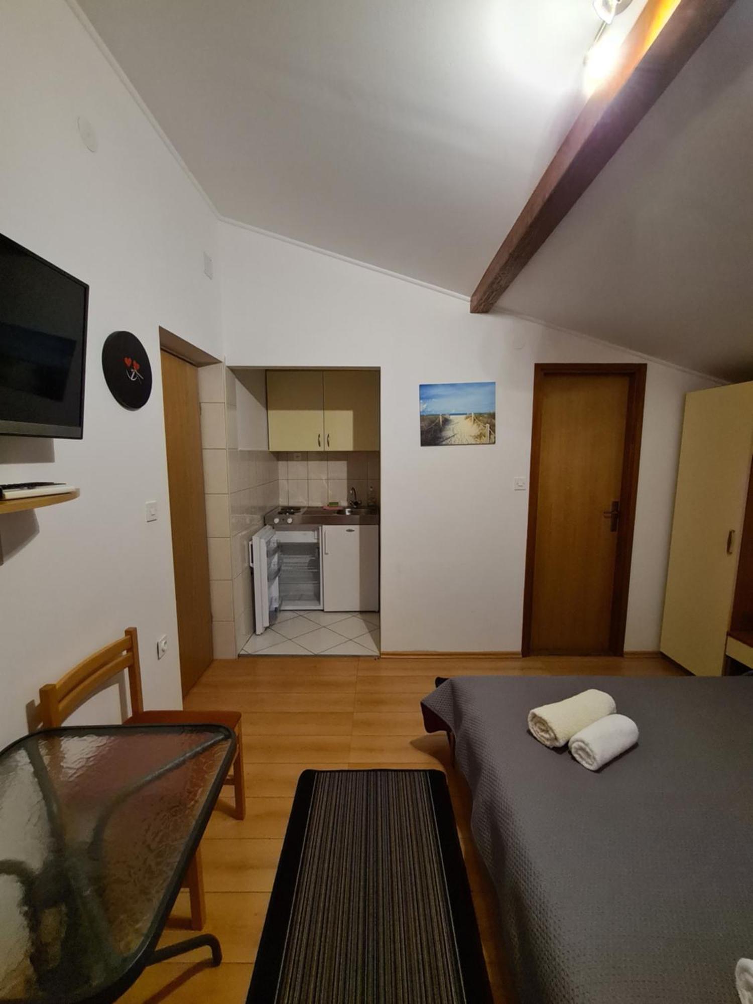 Camp Krka Hotel โลโซวาซ ภายนอก รูปภาพ